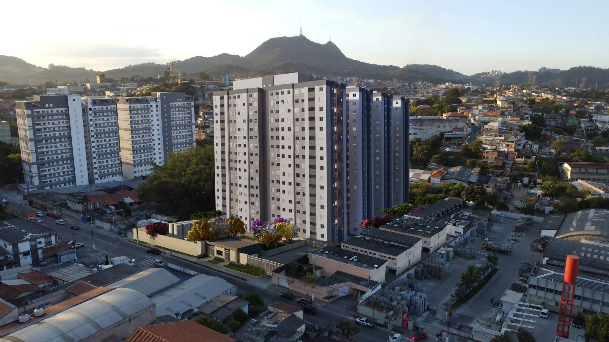 Perspectiva ilustrada da fachada na região — Livus Jaraguá Módulo I